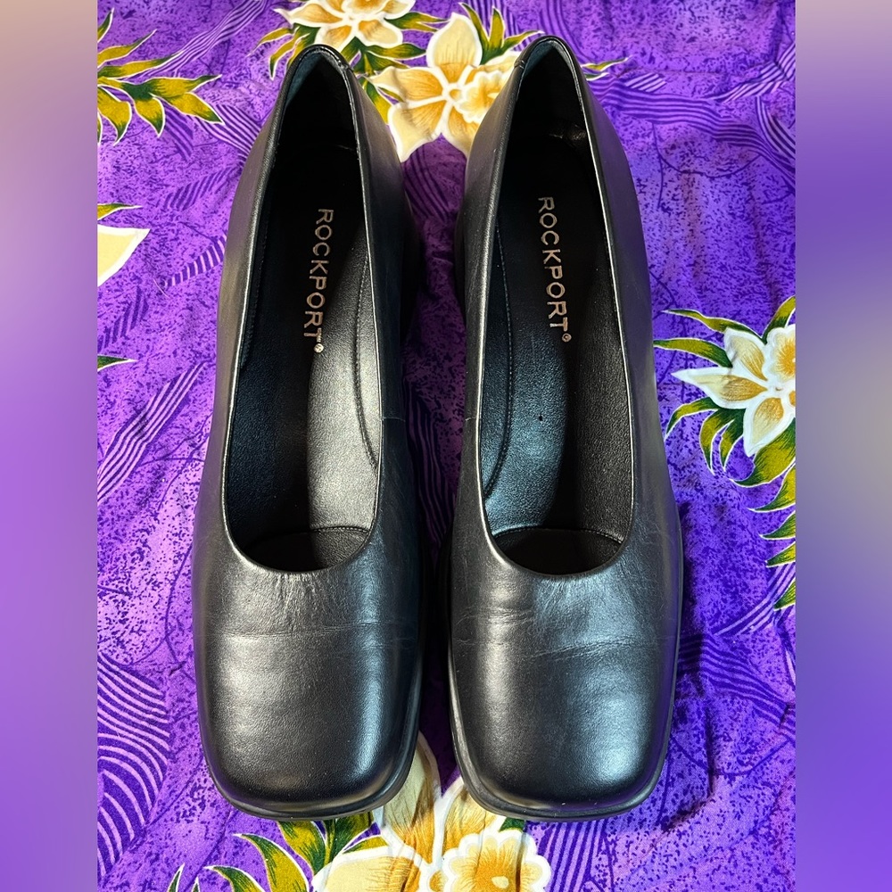 ROCKPORT Square toe platform heels. Black. Size 7.5M. Very good condition.